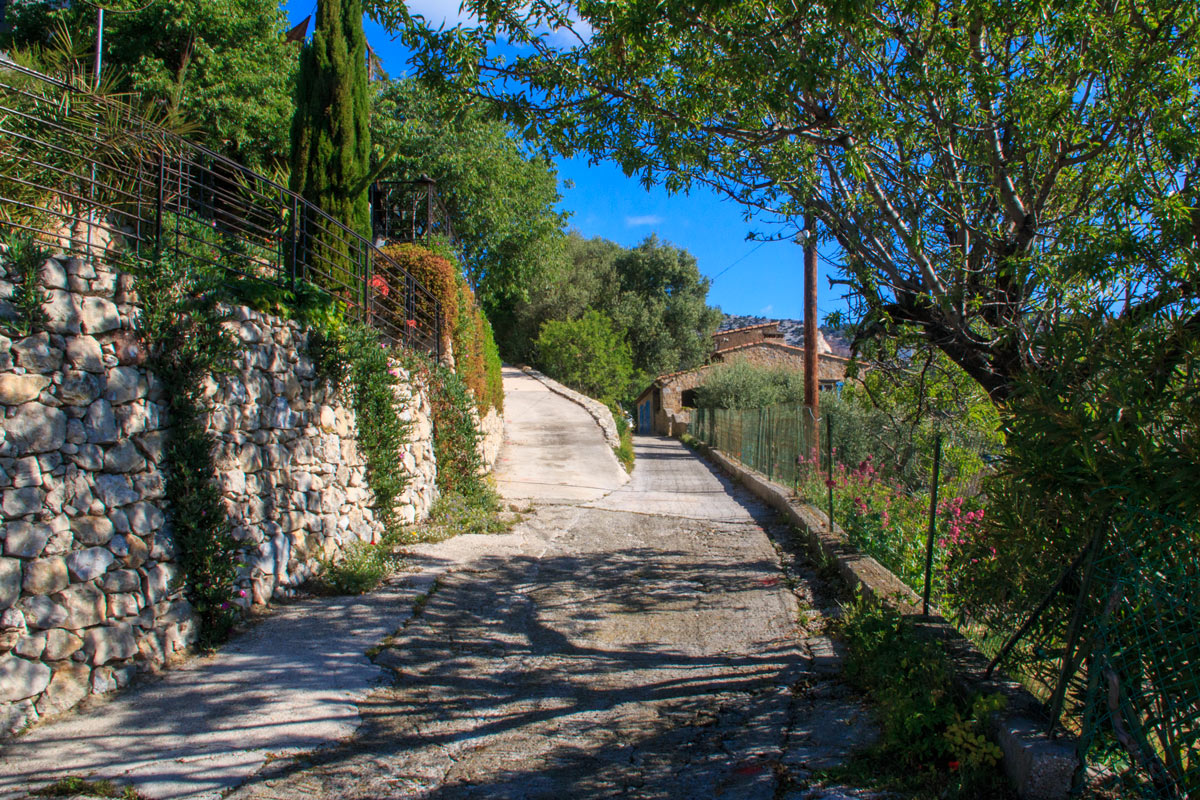 accumulation,périgrination,Photographies - Photographies - Frank César LOVISOLO - L’accumulation est une technique artistique popularisée par Arman, artiste français qui l’a beaucoup travaillée et théorisée. Tel qu’Arman la définit et la produit, l’accumulation est un rassemblement d’objets identiques dans une très grande quantité, généralement fondue dans du plexiglas.