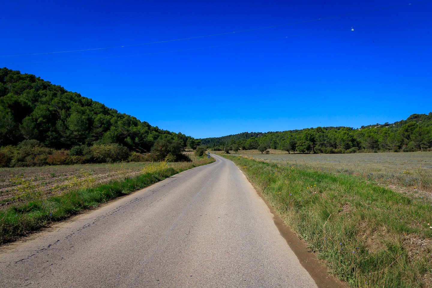 accumulation,périgrination,Photographies - Photographies - Frank César LOVISOLO - L’accumulation est une technique artistique popularisée par Arman, artiste français qui l’a beaucoup travaillée et théorisée. Tel qu’Arman la définit et la produit, l’accumulation est un rassemblement d’objets identiques dans une très grande quantité, généralement fondue dans du plexiglas.