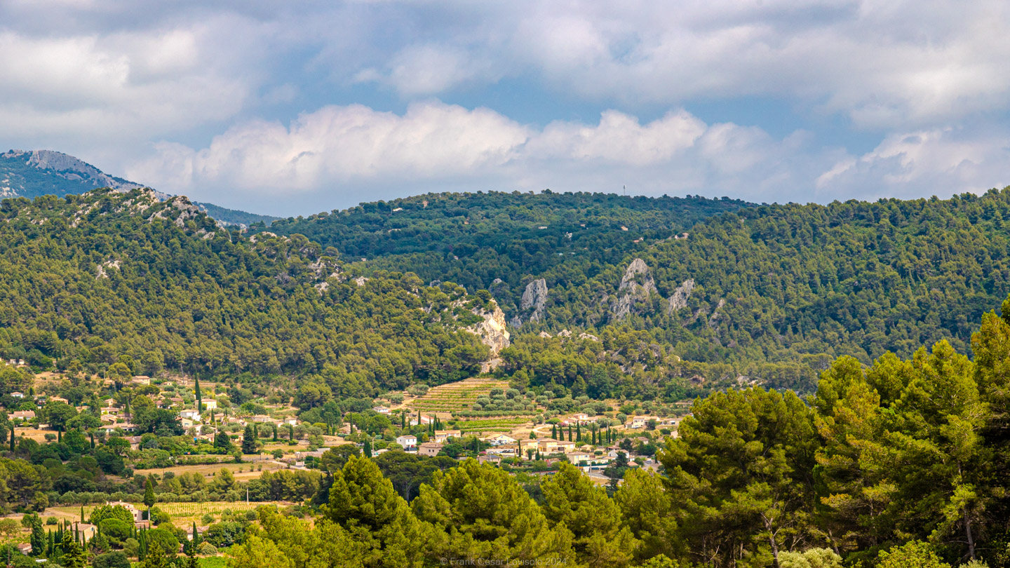 accumulation,périgrination,Photographies - Photographies - Frank César LOVISOLO - L’accumulation est une technique artistique popularisée par Arman, artiste français qui l’a beaucoup travaillée et théorisée. Tel qu’Arman la définit et la produit, l’accumulation est un rassemblement d’objets identiques dans une très grande quantité, généralement fondue dans du plexiglas.