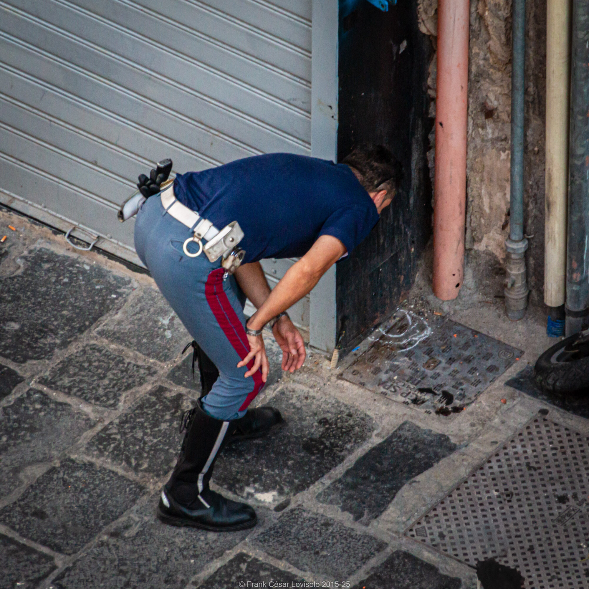 accumulation,périgrination,Photographies - Photographies - Frank César LOVISOLO - L’accumulation est une technique artistique popularisée par Arman, artiste français qui l’a beaucoup travaillée et théorisée. Tel qu’Arman la définit et la produit, l’accumulation est un rassemblement d’objets identiques dans une très grande quantité, généralement fondue dans du plexiglas.