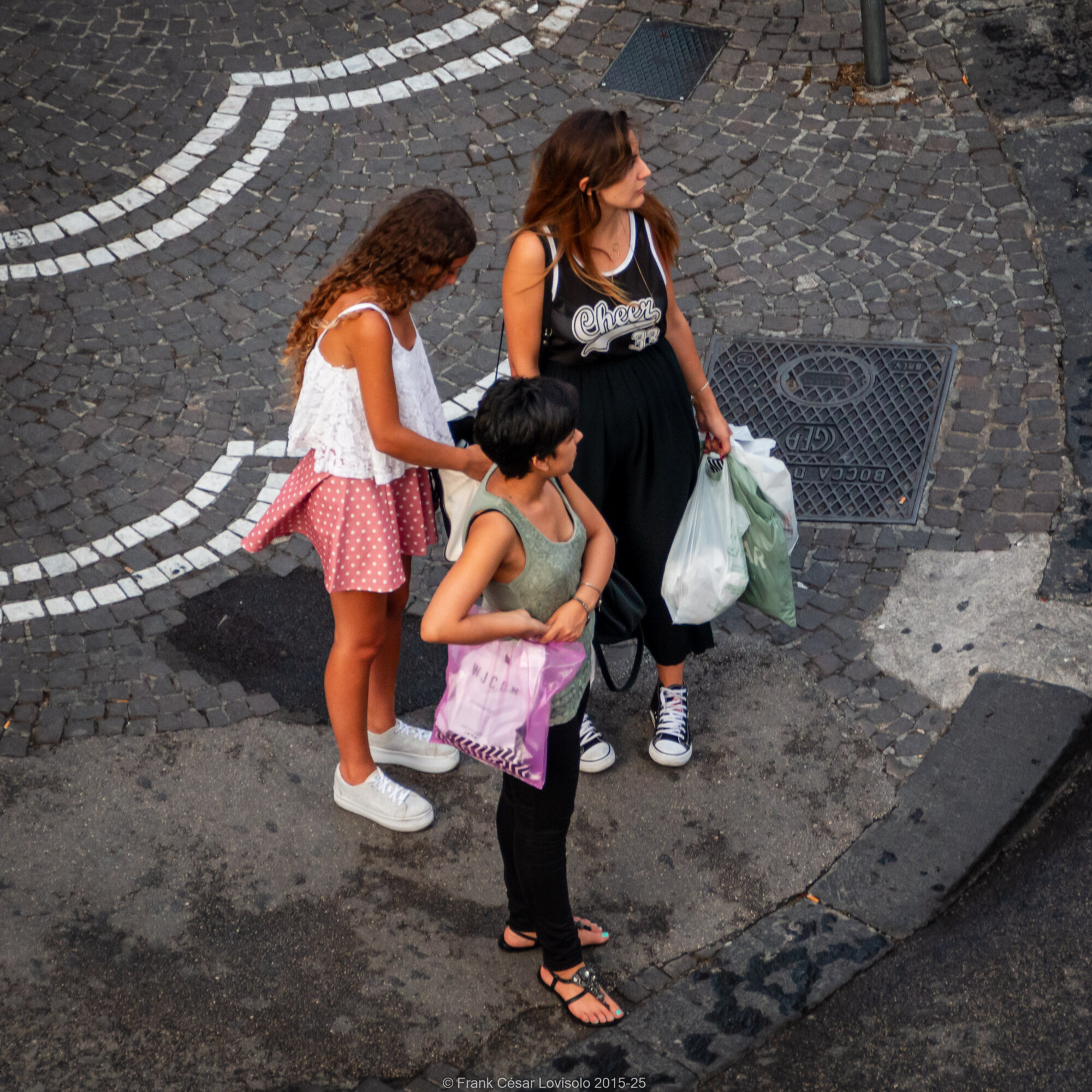 accumulation,périgrination,Photographies - Photographies - Frank César LOVISOLO - L’accumulation est une technique artistique popularisée par Arman, artiste français qui l’a beaucoup travaillée et théorisée. Tel qu’Arman la définit et la produit, l’accumulation est un rassemblement d’objets identiques dans une très grande quantité, généralement fondue dans du plexiglas.