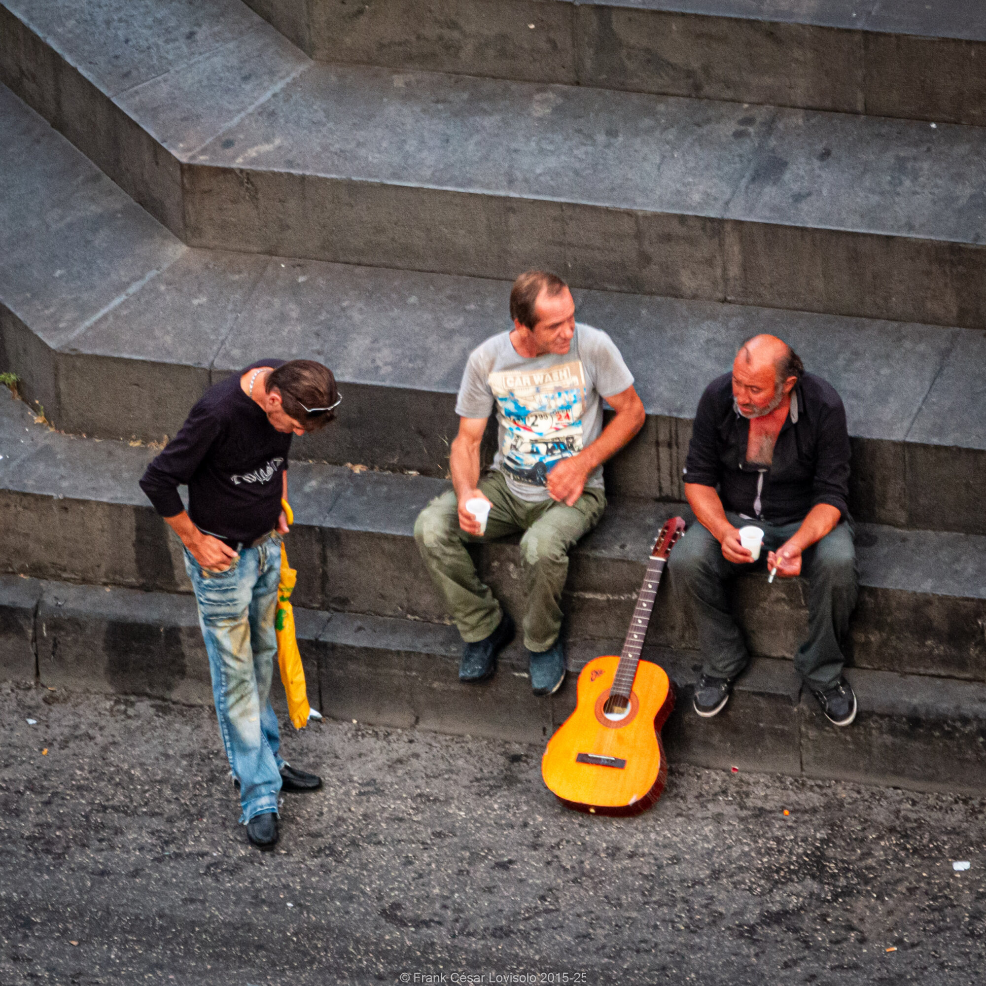 accumulation,périgrination,Photographies - Photographies - Frank César LOVISOLO - L’accumulation est une technique artistique popularisée par Arman, artiste français qui l’a beaucoup travaillée et théorisée. Tel qu’Arman la définit et la produit, l’accumulation est un rassemblement d’objets identiques dans une très grande quantité, généralement fondue dans du plexiglas.