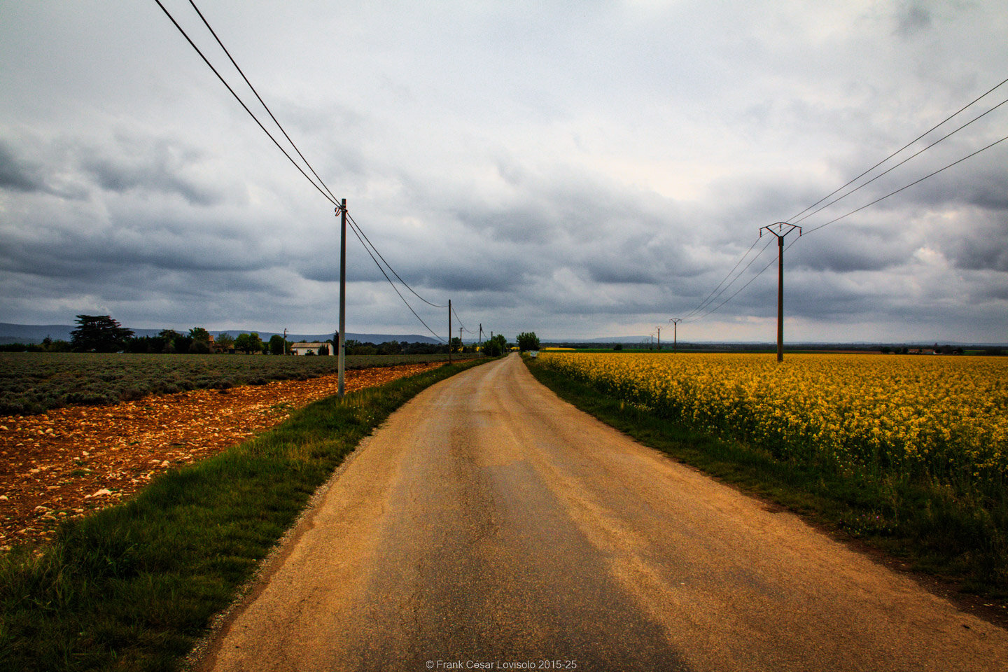 accumulation,périgrination,Photographies - Photographies - Frank César LOVISOLO - L’accumulation est une technique artistique popularisée par Arman, artiste français qui l’a beaucoup travaillée et théorisée. Tel qu’Arman la définit et la produit, l’accumulation est un rassemblement d’objets identiques dans une très grande quantité, généralement fondue dans du plexiglas.