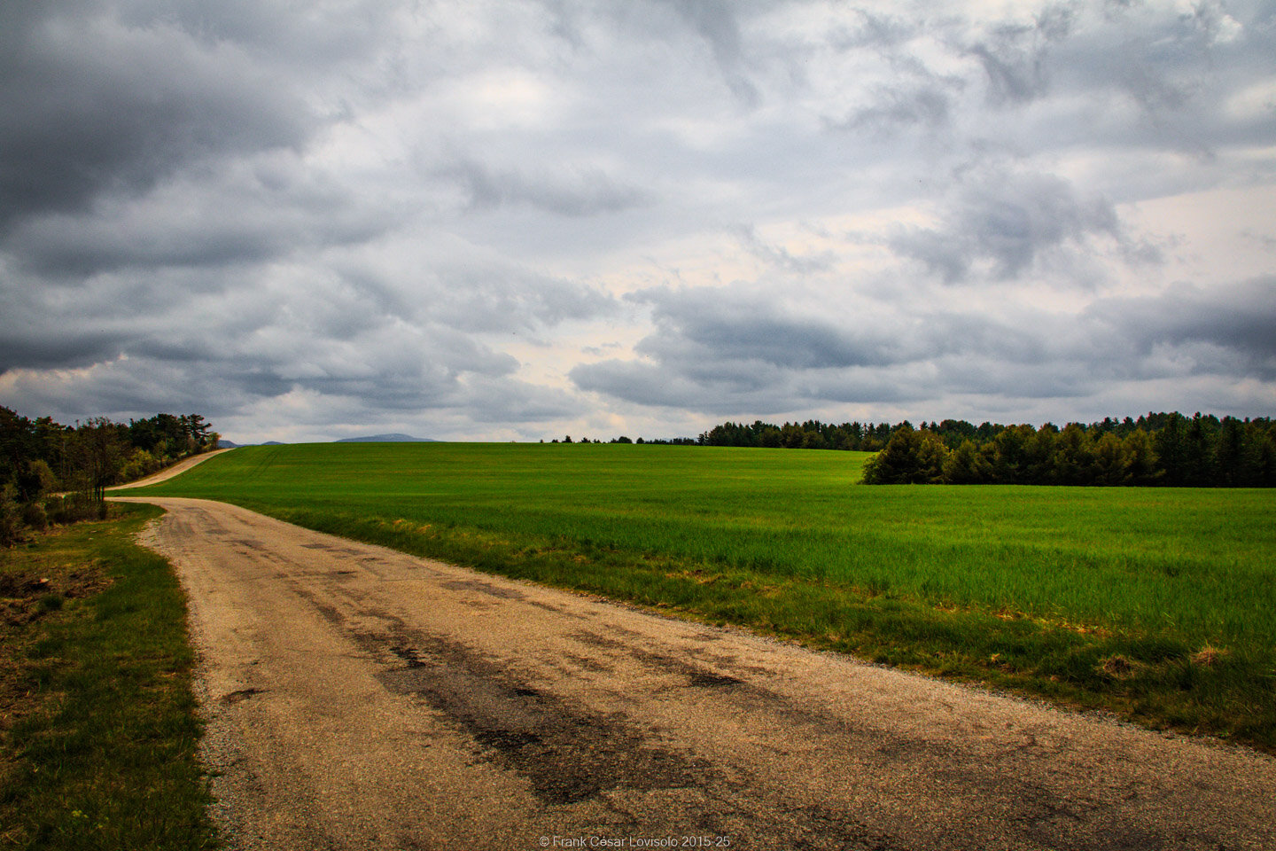 accumulation,périgrination,Photographies - Photographies - Frank César LOVISOLO - L’accumulation est une technique artistique popularisée par Arman, artiste français qui l’a beaucoup travaillée et théorisée. Tel qu’Arman la définit et la produit, l’accumulation est un rassemblement d’objets identiques dans une très grande quantité, généralement fondue dans du plexiglas.