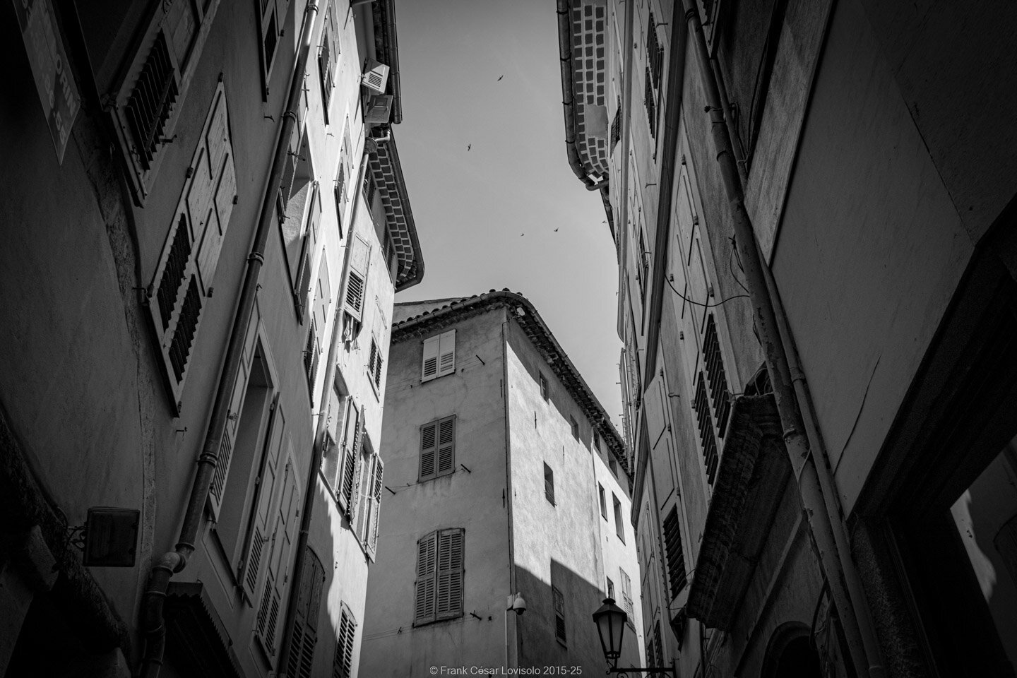 accumulation,périgrination,Photographies - Photographies - Frank César LOVISOLO - L’accumulation est une technique artistique popularisée par Arman, artiste français qui l’a beaucoup travaillée et théorisée. Tel qu’Arman la définit et la produit, l’accumulation est un rassemblement d’objets identiques dans une très grande quantité, généralement fondue dans du plexiglas.