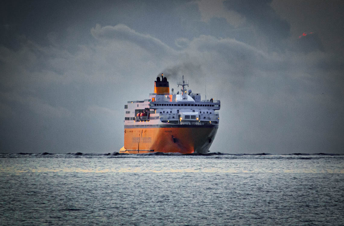 accumulation,périgrination,Photographies - Photographies - Frank César LOVISOLO - L’accumulation est une technique artistique popularisée par Arman, artiste français qui l’a beaucoup travaillée et théorisée. Tel qu’Arman la définit et la produit, l’accumulation est un rassemblement d’objets identiques dans une très grande quantité, généralement fondue dans du plexiglas.