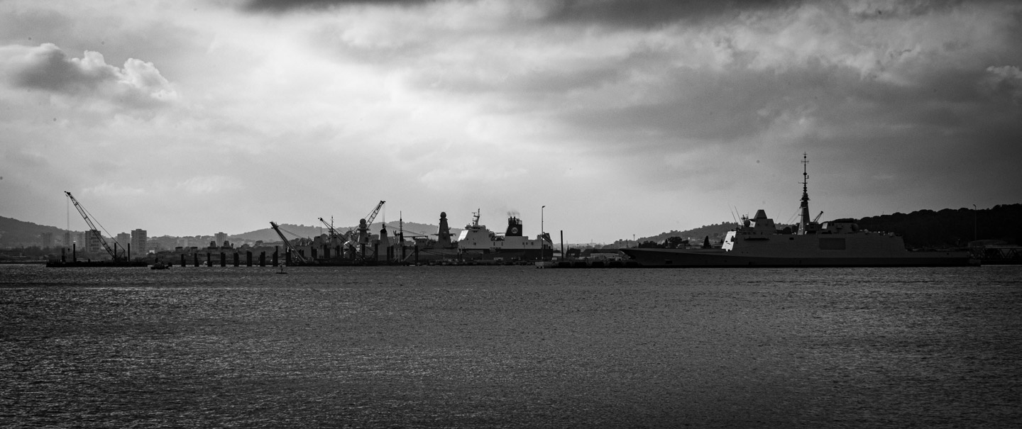 accumulation,périgrination,Photographies - Photographies - Frank César LOVISOLO - L’accumulation est une technique artistique popularisée par Arman, artiste français qui l’a beaucoup travaillée et théorisée. Tel qu’Arman la définit et la produit, l’accumulation est un rassemblement d’objets identiques dans une très grande quantité, généralement fondue dans du plexiglas.