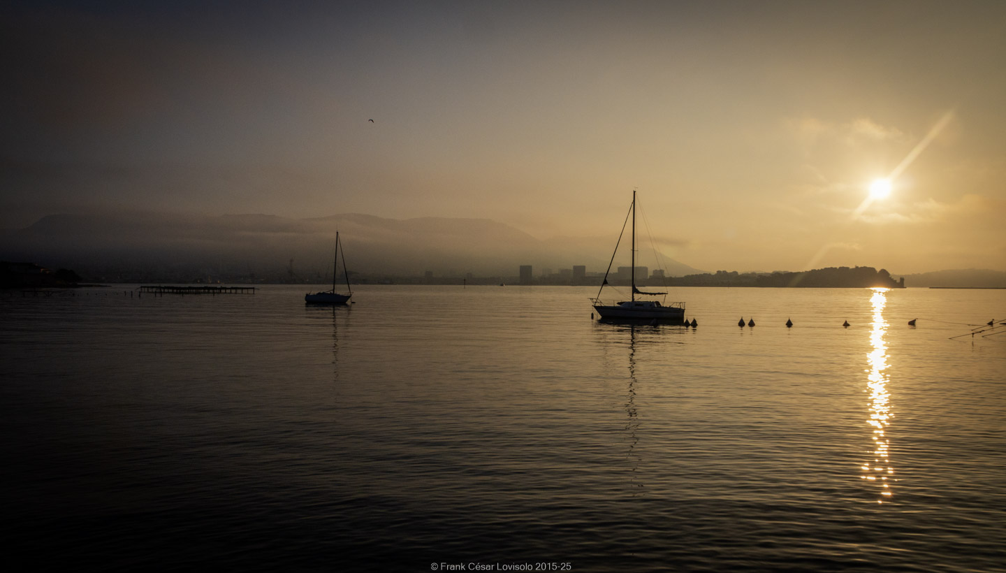 accumulation,périgrination,Photographies - Photographies - Frank César LOVISOLO - L’accumulation est une technique artistique popularisée par Arman, artiste français qui l’a beaucoup travaillée et théorisée. Tel qu’Arman la définit et la produit, l’accumulation est un rassemblement d’objets identiques dans une très grande quantité, généralement fondue dans du plexiglas.