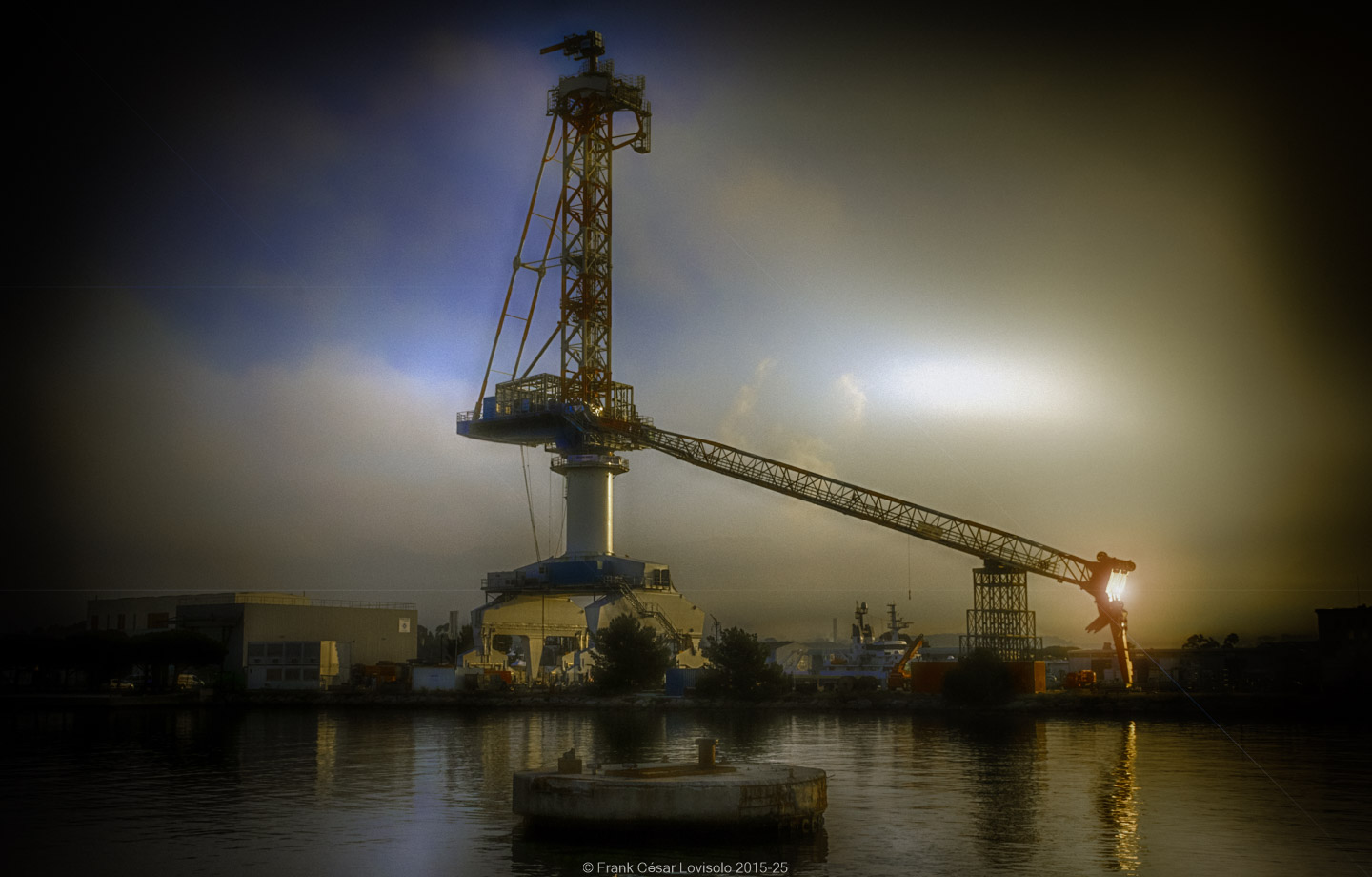 accumulation,périgrination,Photographies - Photographies - Frank César LOVISOLO - L’accumulation est une technique artistique popularisée par Arman, artiste français qui l’a beaucoup travaillée et théorisée. Tel qu’Arman la définit et la produit, l’accumulation est un rassemblement d’objets identiques dans une très grande quantité, généralement fondue dans du plexiglas.