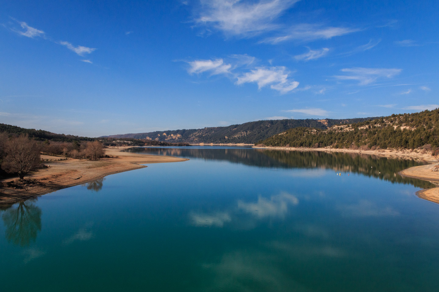 accumulation,périgrination,Photographies - Photographies - Frank César LOVISOLO - L’accumulation est une technique artistique popularisée par Arman, artiste français qui l’a beaucoup travaillée et théorisée. Tel qu’Arman la définit et la produit, l’accumulation est un rassemblement d’objets identiques dans une très grande quantité, généralement fondue dans du plexiglas.