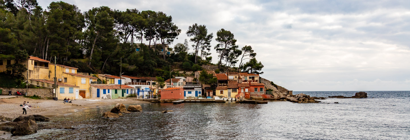 accumulation,périgrination,Photographies - Photographies - Frank César LOVISOLO - L’accumulation est une technique artistique popularisée par Arman, artiste français qui l’a beaucoup travaillée et théorisée. Tel qu’Arman la définit et la produit, l’accumulation est un rassemblement d’objets identiques dans une très grande quantité, généralement fondue dans du plexiglas.