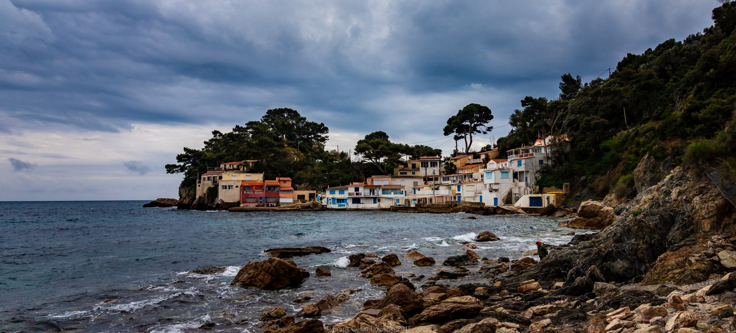 accumulation,périgrination,Photographies - Photographies - Frank César LOVISOLO - L’accumulation est une technique artistique popularisée par Arman, artiste français qui l’a beaucoup travaillée et théorisée. Tel qu’Arman la définit et la produit, l’accumulation est un rassemblement d’objets identiques dans une très grande quantité, généralement fondue dans du plexiglas.