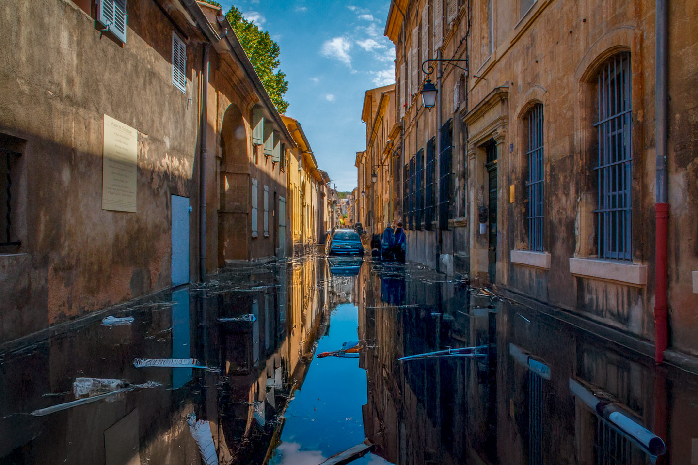 accumulation,périgrination,Photographies - Photographies - Frank César LOVISOLO - L’accumulation est une technique artistique popularisée par Arman, artiste français qui l’a beaucoup travaillée et théorisée. Tel qu’Arman la définit et la produit, l’accumulation est un rassemblement d’objets identiques dans une très grande quantité, généralement fondue dans du plexiglas.