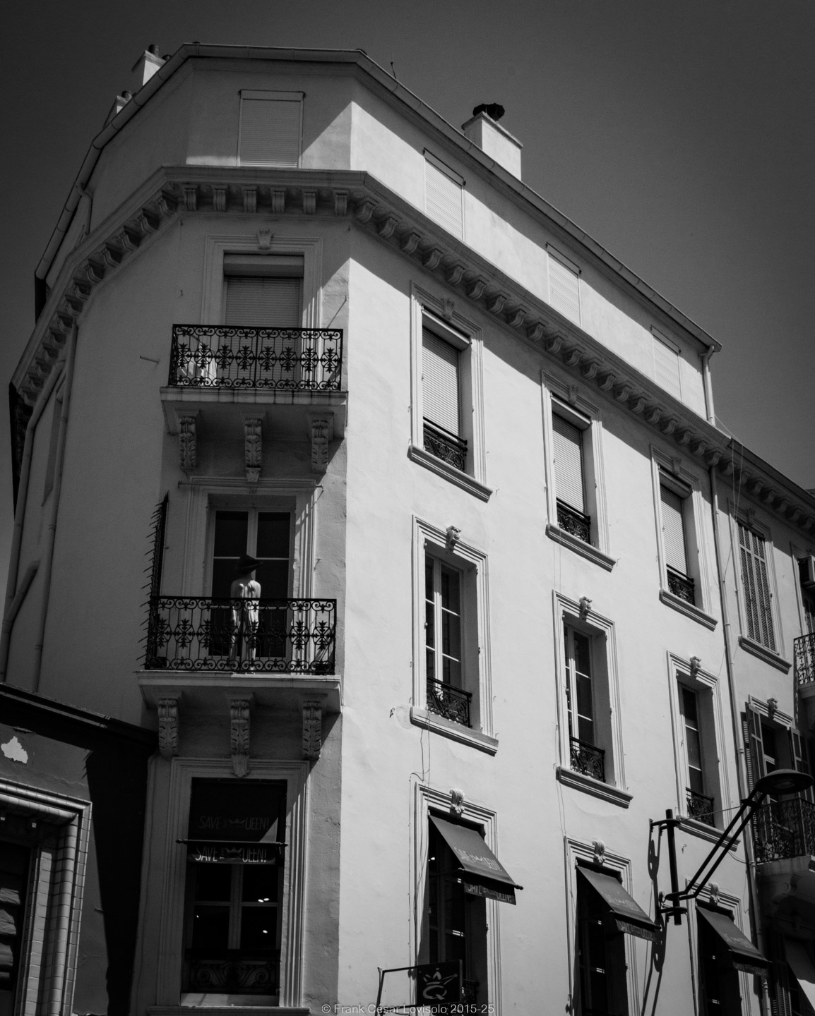 accumulation,périgrination,Photographies - Photographies - Frank César LOVISOLO - L’accumulation est une technique artistique popularisée par Arman, artiste français qui l’a beaucoup travaillée et théorisée. Tel qu’Arman la définit et la produit, l’accumulation est un rassemblement d’objets identiques dans une très grande quantité, généralement fondue dans du plexiglas.