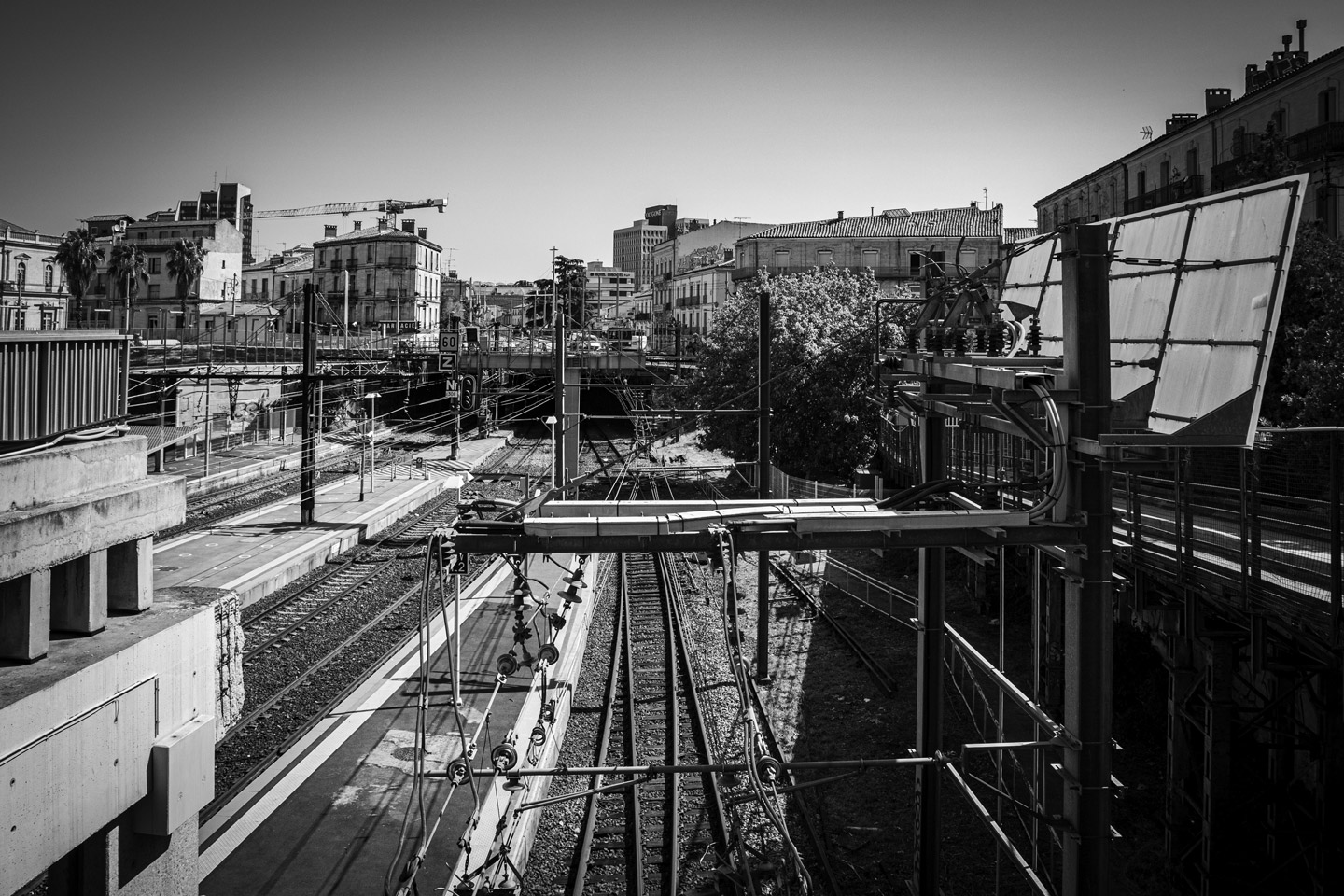 accumulation,périgrination,Photographies - Photographies - Frank César LOVISOLO - L’accumulation est une technique artistique popularisée par Arman, artiste français qui l’a beaucoup travaillée et théorisée. Tel qu’Arman la définit et la produit, l’accumulation est un rassemblement d’objets identiques dans une très grande quantité, généralement fondue dans du plexiglas.