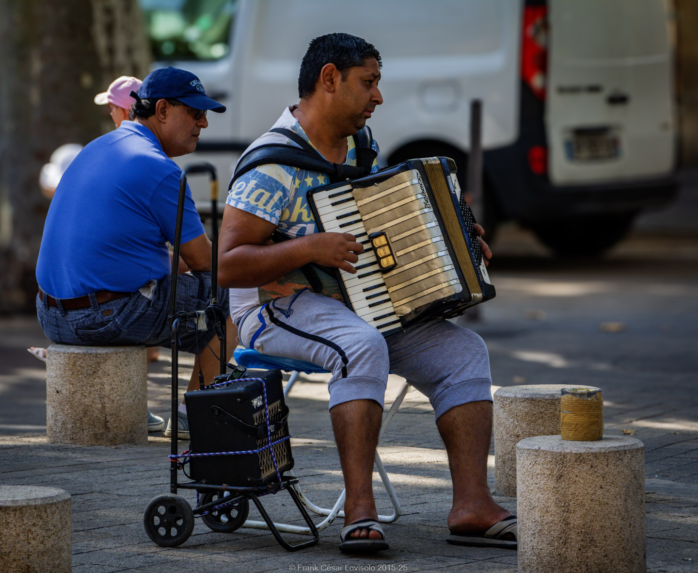 accumulation,périgrination,Photographies - Photographies - Frank César LOVISOLO - L’accumulation est une technique artistique popularisée par Arman, artiste français qui l’a beaucoup travaillée et théorisée. Tel qu’Arman la définit et la produit, l’accumulation est un rassemblement d’objets identiques dans une très grande quantité, généralement fondue dans du plexiglas.