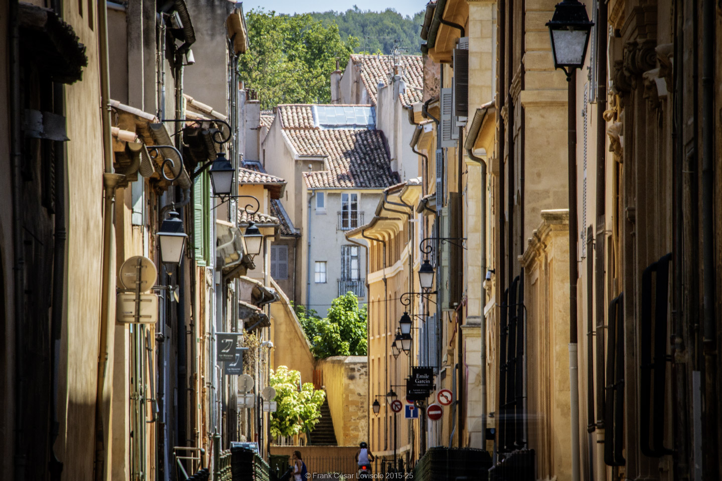 accumulation,périgrination,Photographies - Photographies - Frank César LOVISOLO - L’accumulation est une technique artistique popularisée par Arman, artiste français qui l’a beaucoup travaillée et théorisée. Tel qu’Arman la définit et la produit, l’accumulation est un rassemblement d’objets identiques dans une très grande quantité, généralement fondue dans du plexiglas.