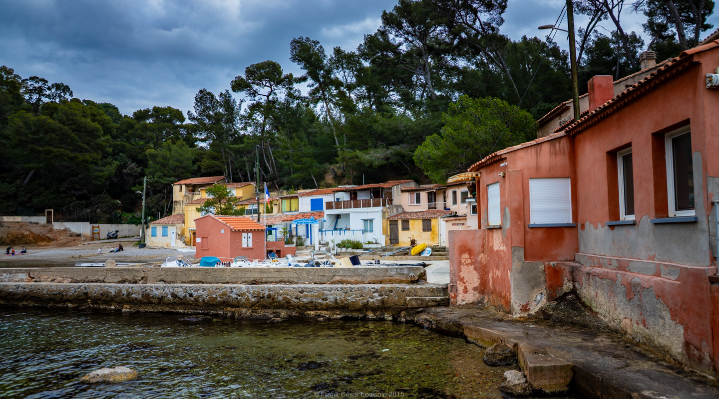 accumulation,périgrination,Photographies - Photographies - Frank César LOVISOLO - L’accumulation est une technique artistique popularisée par Arman, artiste français qui l’a beaucoup travaillée et théorisée. Tel qu’Arman la définit et la produit, l’accumulation est un rassemblement d’objets identiques dans une très grande quantité, généralement fondue dans du plexiglas.