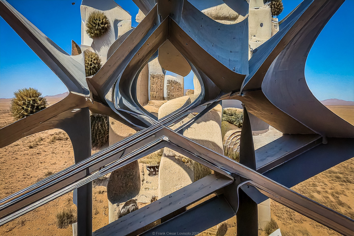 accumulation,périgrination,Photographies - Photographies - Frank César LOVISOLO - L’accumulation est une technique artistique popularisée par Arman, artiste français qui l’a beaucoup travaillée et théorisée. Tel qu’Arman la définit et la produit, l’accumulation est un rassemblement d’objets identiques dans une très grande quantité, généralement fondue dans du plexiglas.
