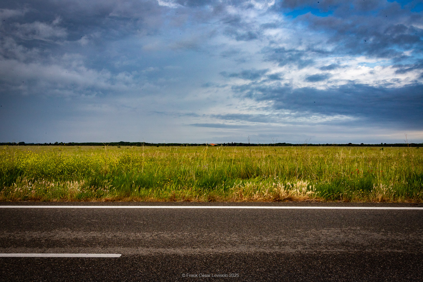accumulation,périgrination,Photographies - Photographies - Frank César LOVISOLO - L’accumulation est une technique artistique popularisée par Arman, artiste français qui l’a beaucoup travaillée et théorisée. Tel qu’Arman la définit et la produit, l’accumulation est un rassemblement d’objets identiques dans une très grande quantité, généralement fondue dans du plexiglas.