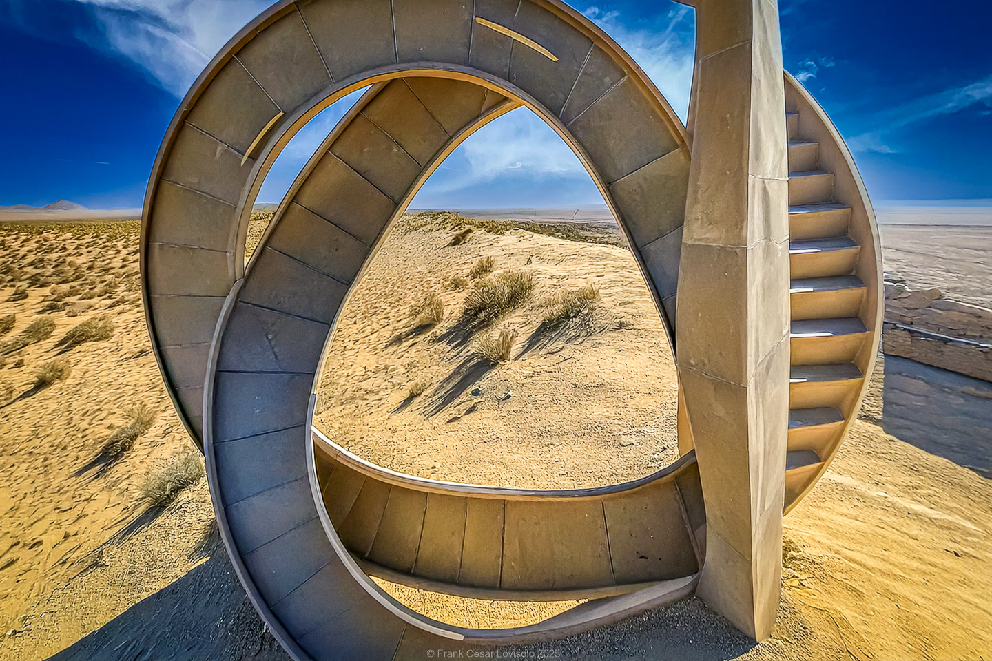 accumulation,périgrination,Photographies - Photographies - Frank César LOVISOLO - L’accumulation est une technique artistique popularisée par Arman, artiste français qui l’a beaucoup travaillée et théorisée. Tel qu’Arman la définit et la produit, l’accumulation est un rassemblement d’objets identiques dans une très grande quantité, généralement fondue dans du plexiglas.