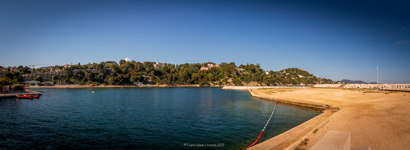 accumulation,périgrination,Photographies - Photographies - Frank César LOVISOLO - L’accumulation est une technique artistique popularisée par Arman, artiste français qui l’a beaucoup travaillée et théorisée. Tel qu’Arman la définit et la produit, l’accumulation est un rassemblement d’objets identiques dans une très grande quantité, généralement fondue dans du plexiglas.