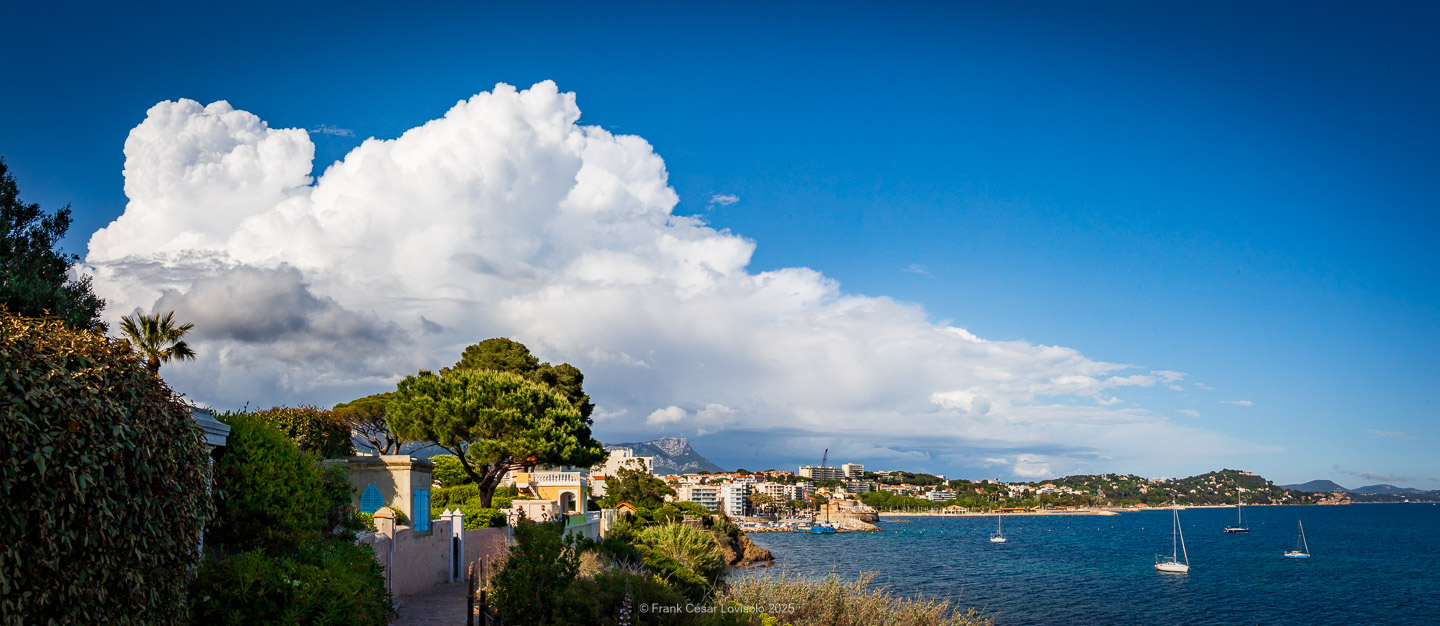 accumulation,périgrination,Photographies - Photographies - Frank César LOVISOLO - L’accumulation est une technique artistique popularisée par Arman, artiste français qui l’a beaucoup travaillée et théorisée. Tel qu’Arman la définit et la produit, l’accumulation est un rassemblement d’objets identiques dans une très grande quantité, généralement fondue dans du plexiglas.