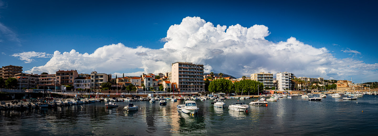 accumulation,périgrination,Photographies - Photographies - Frank César LOVISOLO - L’accumulation est une technique artistique popularisée par Arman, artiste français qui l’a beaucoup travaillée et théorisée. Tel qu’Arman la définit et la produit, l’accumulation est un rassemblement d’objets identiques dans une très grande quantité, généralement fondue dans du plexiglas.