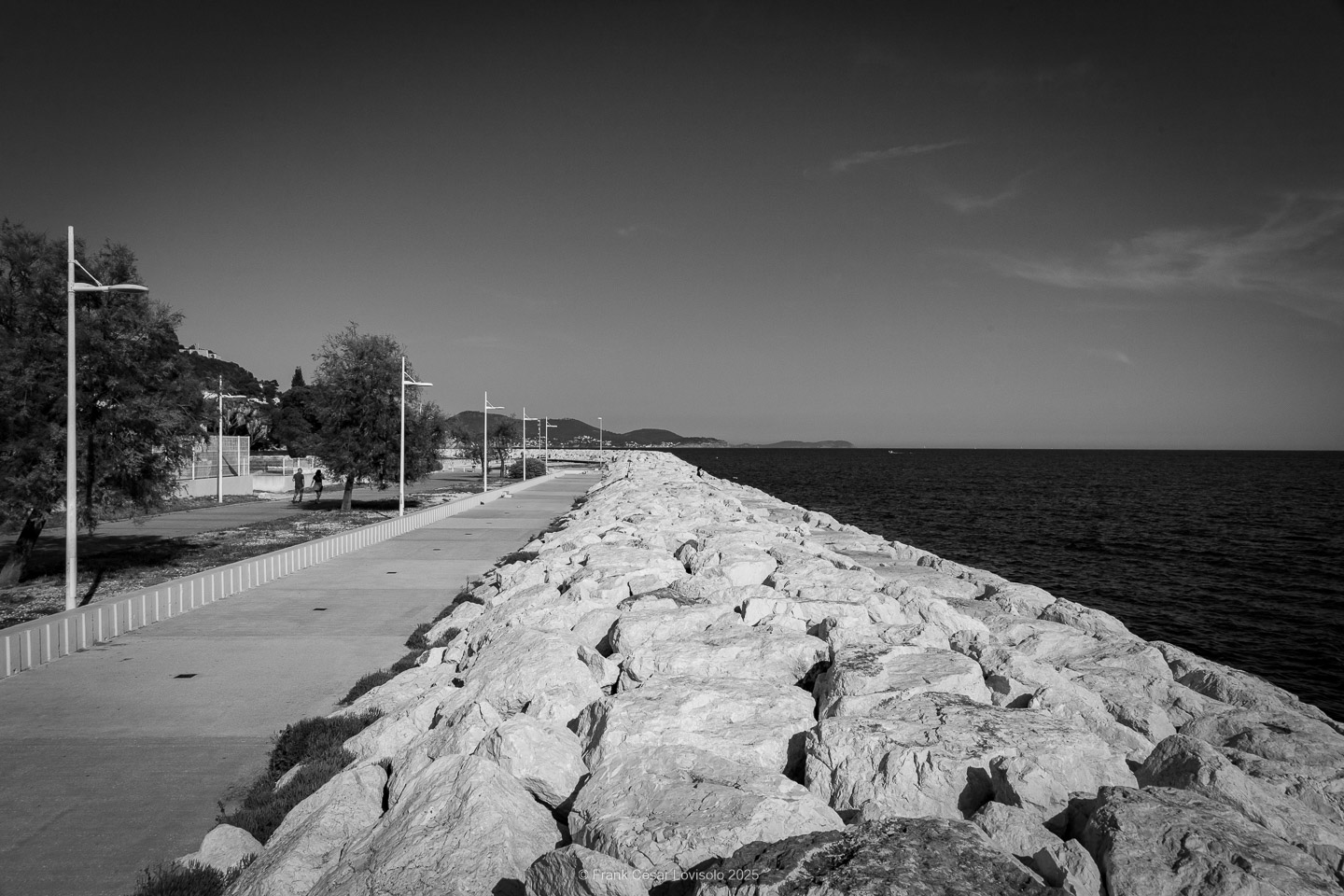 accumulation,périgrination,Photographies - Photographies - Frank César LOVISOLO - L’accumulation est une technique artistique popularisée par Arman, artiste français qui l’a beaucoup travaillée et théorisée. Tel qu’Arman la définit et la produit, l’accumulation est un rassemblement d’objets identiques dans une très grande quantité, généralement fondue dans du plexiglas.