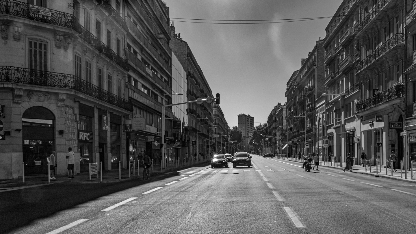 accumulation,périgrination,Photographies - Photographies - Frank César LOVISOLO - L’accumulation est une technique artistique popularisée par Arman, artiste français qui l’a beaucoup travaillée et théorisée. Tel qu’Arman la définit et la produit, l’accumulation est un rassemblement d’objets identiques dans une très grande quantité, généralement fondue dans du plexiglas.