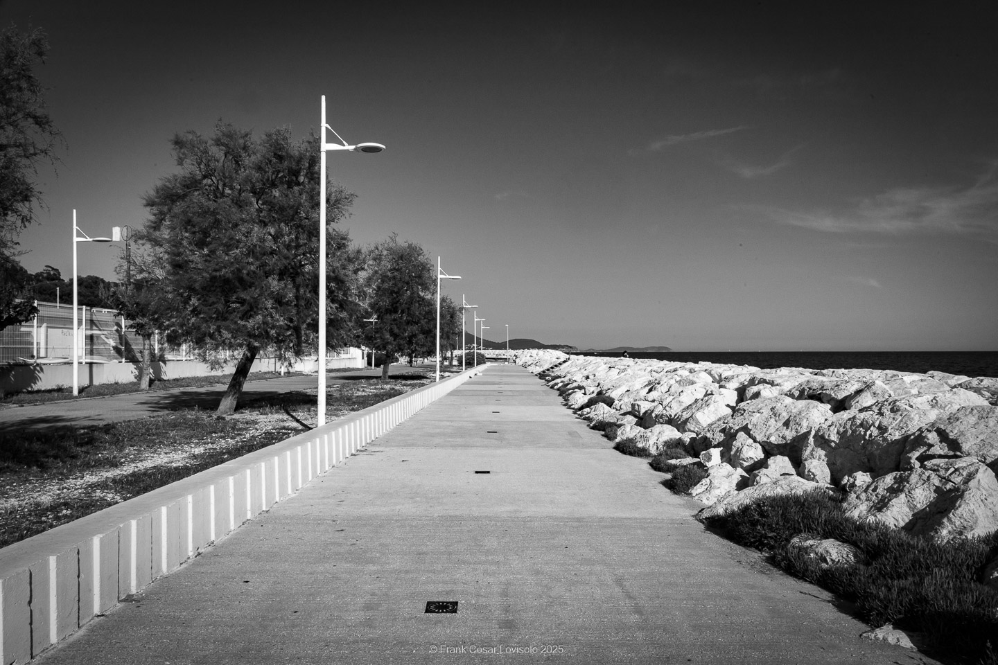 accumulation,périgrination,Photographies - Photographies - Frank César LOVISOLO - L’accumulation est une technique artistique popularisée par Arman, artiste français qui l’a beaucoup travaillée et théorisée. Tel qu’Arman la définit et la produit, l’accumulation est un rassemblement d’objets identiques dans une très grande quantité, généralement fondue dans du plexiglas.