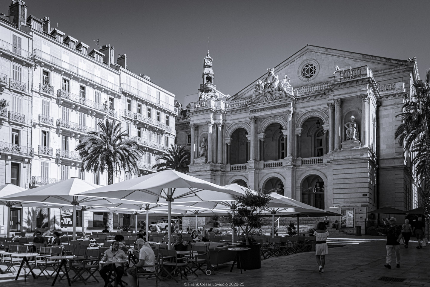 accumulation,périgrination,Photographies - Photographies - Frank César LOVISOLO - L’accumulation est une technique artistique popularisée par Arman, artiste français qui l’a beaucoup travaillée et théorisée. Tel qu’Arman la définit et la produit, l’accumulation est un rassemblement d’objets identiques dans une très grande quantité, généralement fondue dans du plexiglas.