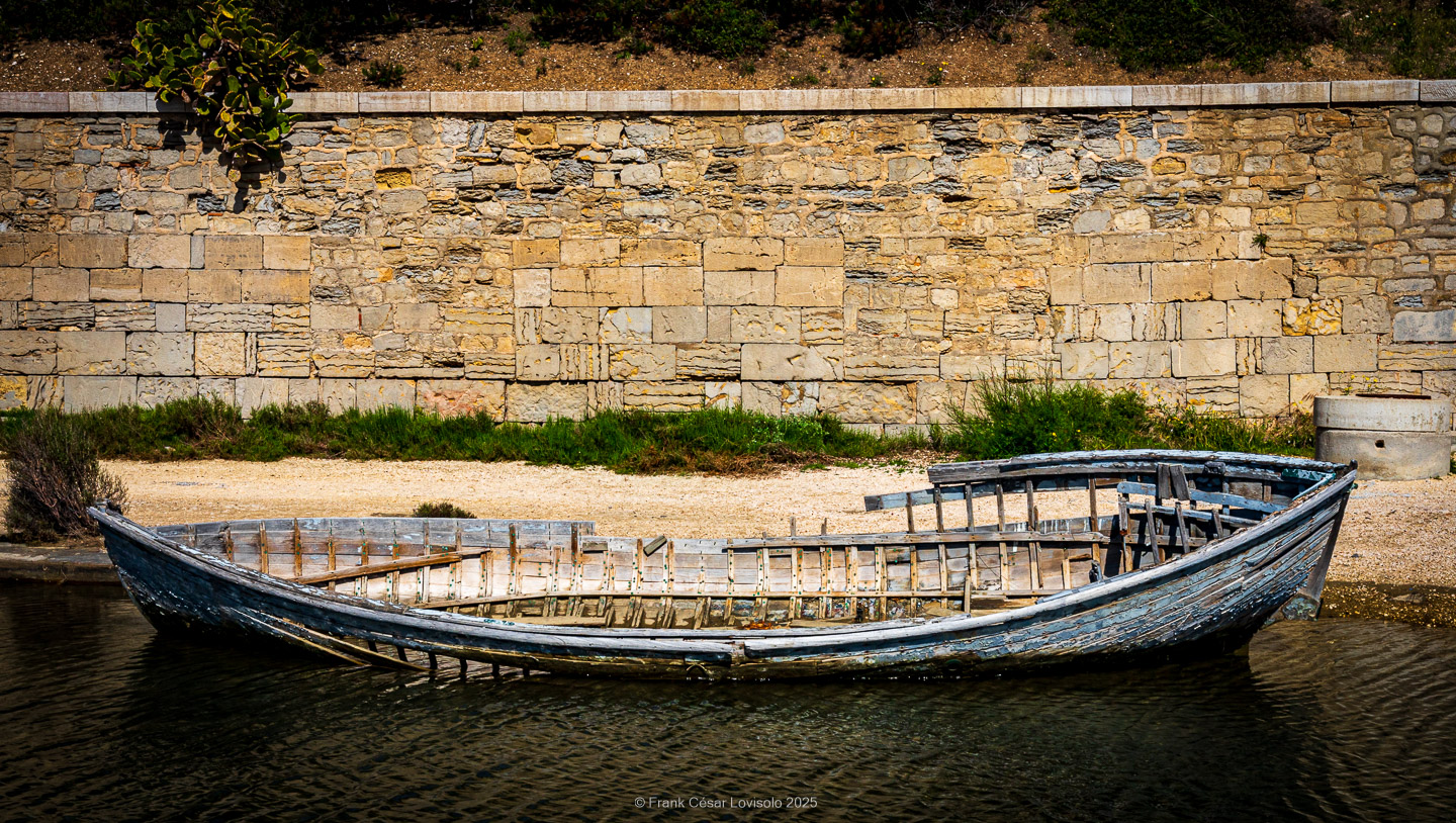 accumulation,périgrination,Photographies - Photographies - Frank César LOVISOLO - L’accumulation est une technique artistique popularisée par Arman, artiste français qui l’a beaucoup travaillée et théorisée. Tel qu’Arman la définit et la produit, l’accumulation est un rassemblement d’objets identiques dans une très grande quantité, généralement fondue dans du plexiglas.