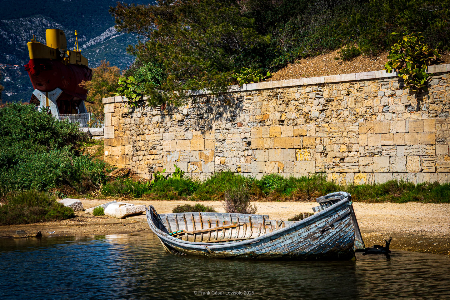 accumulation,périgrination,Photographies - Photographies - Frank César LOVISOLO - L’accumulation est une technique artistique popularisée par Arman, artiste français qui l’a beaucoup travaillée et théorisée. Tel qu’Arman la définit et la produit, l’accumulation est un rassemblement d’objets identiques dans une très grande quantité, généralement fondue dans du plexiglas.