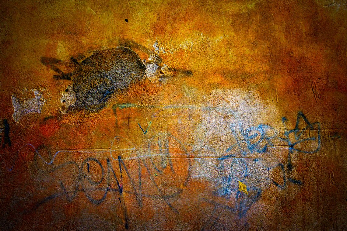 accumulation,périgrination,Photographies - Photographies - Frank César LOVISOLO - L’accumulation est une technique artistique popularisée par Arman, artiste français qui l’a beaucoup travaillée et théorisée. Tel qu’Arman la définit et la produit, l’accumulation est un rassemblement d’objets identiques dans une très grande quantité, généralement fondue dans du plexiglas.