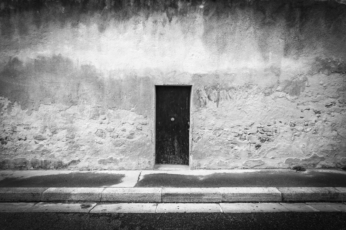 accumulation,périgrination,Photographies - Photographies - Frank César LOVISOLO - L’accumulation est une technique artistique popularisée par Arman, artiste français qui l’a beaucoup travaillée et théorisée. Tel qu’Arman la définit et la produit, l’accumulation est un rassemblement d’objets identiques dans une très grande quantité, généralement fondue dans du plexiglas.