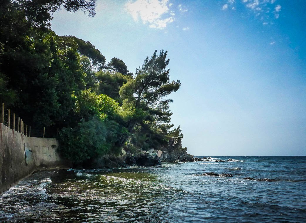 accumulation,périgrination,Photographies - Photographies - Frank César LOVISOLO - L’accumulation est une technique artistique popularisée par Arman, artiste français qui l’a beaucoup travaillée et théorisée. Tel qu’Arman la définit et la produit, l’accumulation est un rassemblement d’objets identiques dans une très grande quantité, généralement fondue dans du plexiglas.