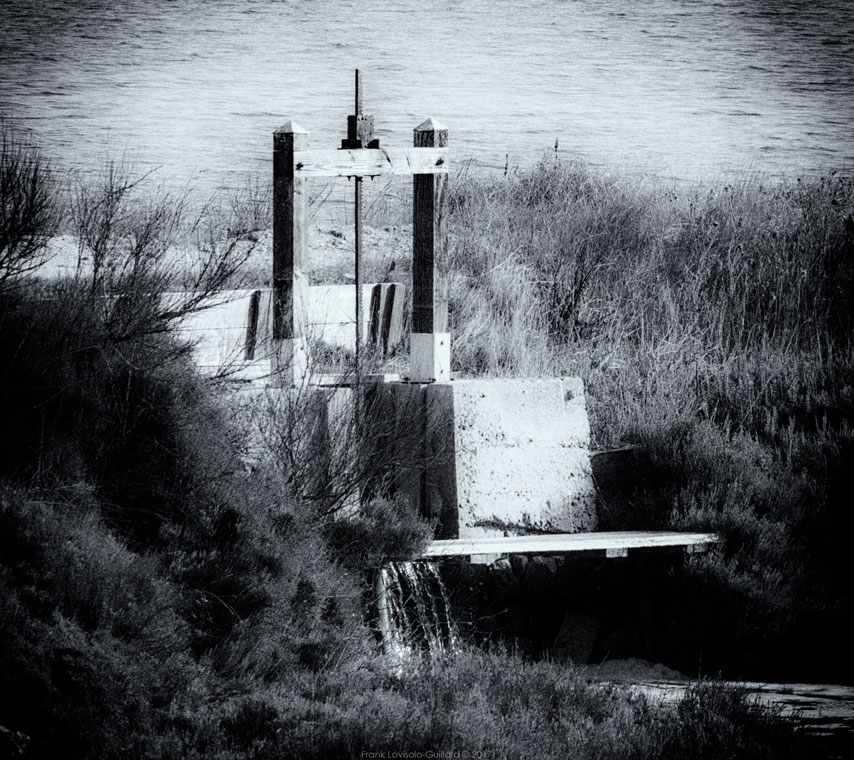 accumulation,périgrination,Photographies - Photographies - Frank César LOVISOLO - L’accumulation est une technique artistique popularisée par Arman, artiste français qui l’a beaucoup travaillée et théorisée. Tel qu’Arman la définit et la produit, l’accumulation est un rassemblement d’objets identiques dans une très grande quantité, généralement fondue dans du plexiglas.