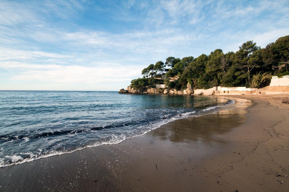 accumulation,périgrination,Photographies - Photographies - Frank César LOVISOLO - L’accumulation est une technique artistique popularisée par Arman, artiste français qui l’a beaucoup travaillée et théorisée. Tel qu’Arman la définit et la produit, l’accumulation est un rassemblement d’objets identiques dans une très grande quantité, généralement fondue dans du plexiglas.