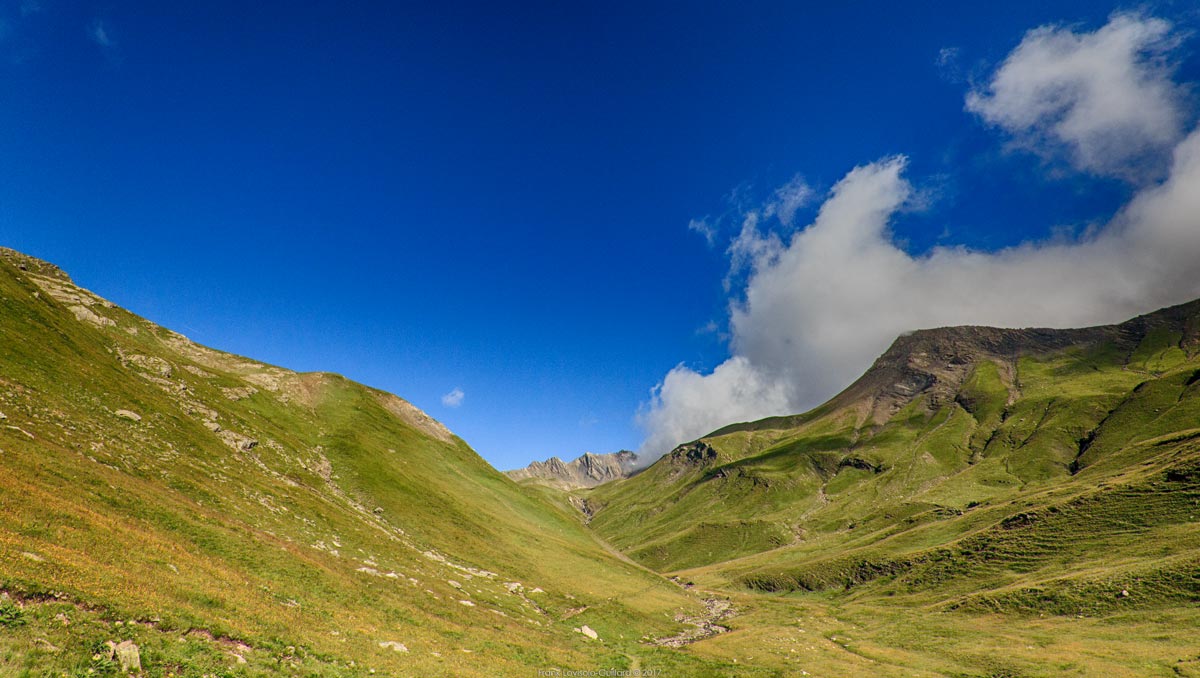 accumulation,périgrination,Photographies - Photographies - Frank César LOVISOLO - L’accumulation est une technique artistique popularisée par Arman, artiste français qui l’a beaucoup travaillée et théorisée. Tel qu’Arman la définit et la produit, l’accumulation est un rassemblement d’objets identiques dans une très grande quantité, généralement fondue dans du plexiglas.