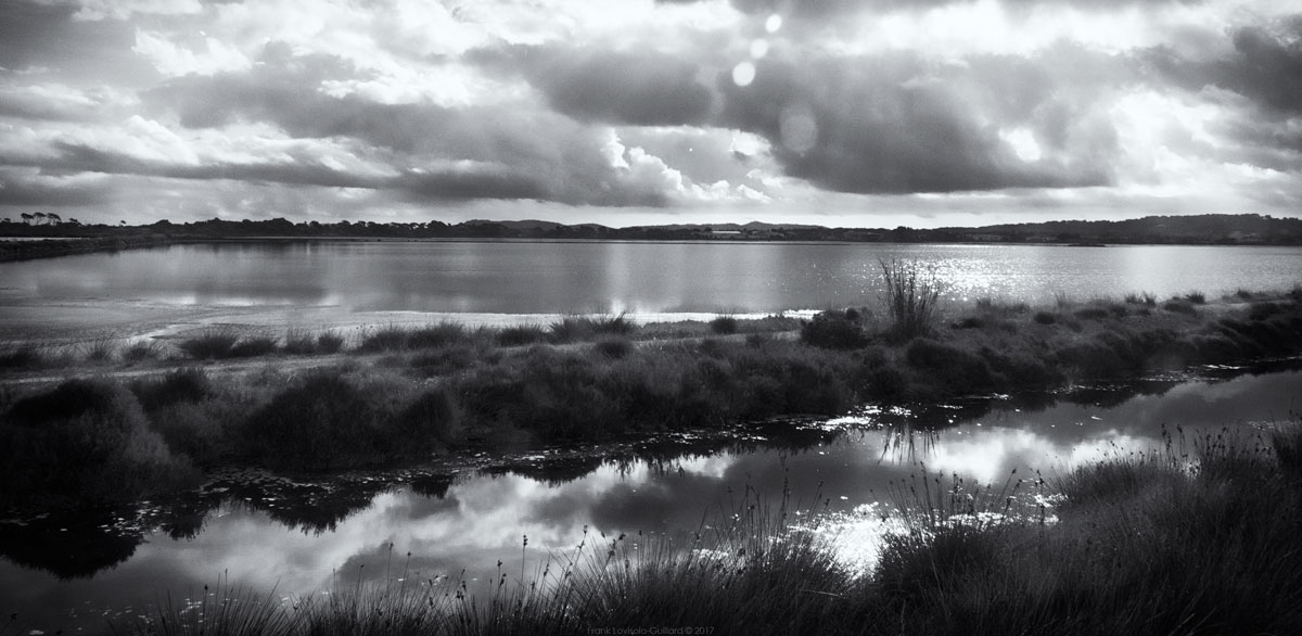 accumulation,périgrination,Photographies - Photographies - Frank César LOVISOLO - L’accumulation est une technique artistique popularisée par Arman, artiste français qui l’a beaucoup travaillée et théorisée. Tel qu’Arman la définit et la produit, l’accumulation est un rassemblement d’objets identiques dans une très grande quantité, généralement fondue dans du plexiglas.