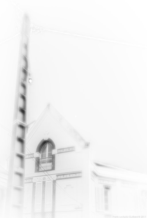 accumulation,périgrination,Photographies - Photographies - Frank César LOVISOLO - L’accumulation est une technique artistique popularisée par Arman, artiste français qui l’a beaucoup travaillée et théorisée. Tel qu’Arman la définit et la produit, l’accumulation est un rassemblement d’objets identiques dans une très grande quantité, généralement fondue dans du plexiglas.