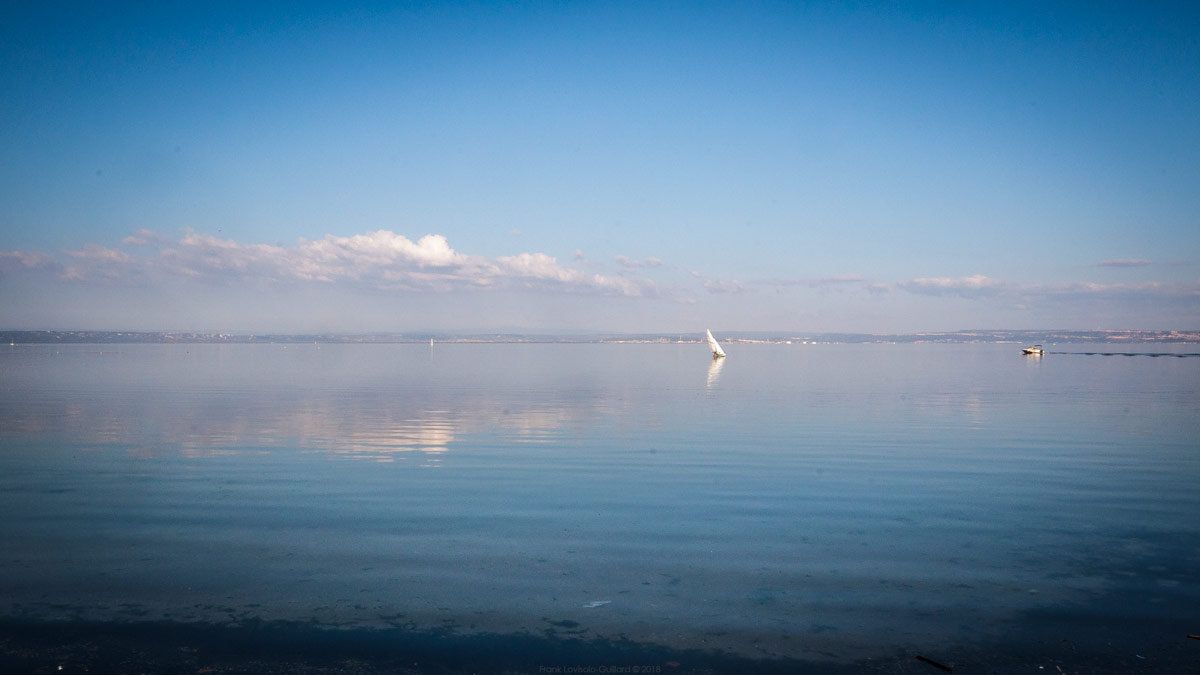 accumulation,périgrination,Photographies - Photographies - Frank César LOVISOLO - L’accumulation est une technique artistique popularisée par Arman, artiste français qui l’a beaucoup travaillée et théorisée. Tel qu’Arman la définit et la produit, l’accumulation est un rassemblement d’objets identiques dans une très grande quantité, généralement fondue dans du plexiglas.