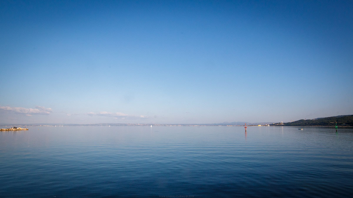 accumulation,périgrination,Photographies - Photographies - Frank César LOVISOLO - L’accumulation est une technique artistique popularisée par Arman, artiste français qui l’a beaucoup travaillée et théorisée. Tel qu’Arman la définit et la produit, l’accumulation est un rassemblement d’objets identiques dans une très grande quantité, généralement fondue dans du plexiglas.