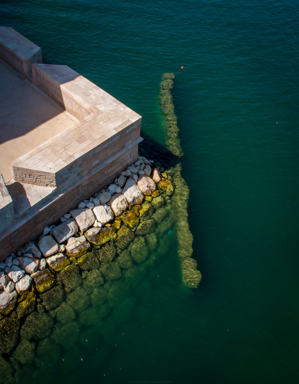 accumulation,périgrination,Photographies - Photographies - Frank César LOVISOLO - L’accumulation est une technique artistique popularisée par Arman, artiste français qui l’a beaucoup travaillée et théorisée. Tel qu’Arman la définit et la produit, l’accumulation est un rassemblement d’objets identiques dans une très grande quantité, généralement fondue dans du plexiglas.