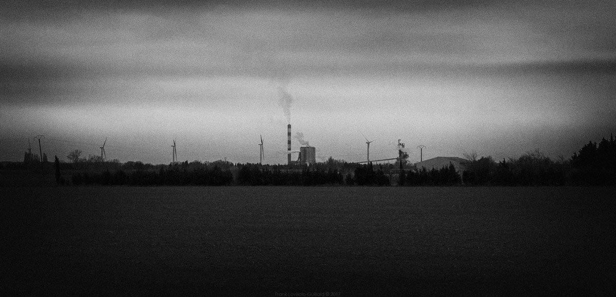 accumulation,périgrination,Photographies - Photographies - Frank César LOVISOLO - L’accumulation est une technique artistique popularisée par Arman, artiste français qui l’a beaucoup travaillée et théorisée. Tel qu’Arman la définit et la produit, l’accumulation est un rassemblement d’objets identiques dans une très grande quantité, généralement fondue dans du plexiglas.