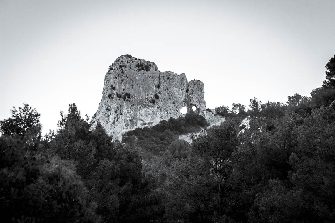 accumulation,périgrination,Photographies - Photographies - Frank César LOVISOLO - L’accumulation est une technique artistique popularisée par Arman, artiste français qui l’a beaucoup travaillée et théorisée. Tel qu’Arman la définit et la produit, l’accumulation est un rassemblement d’objets identiques dans une très grande quantité, généralement fondue dans du plexiglas.