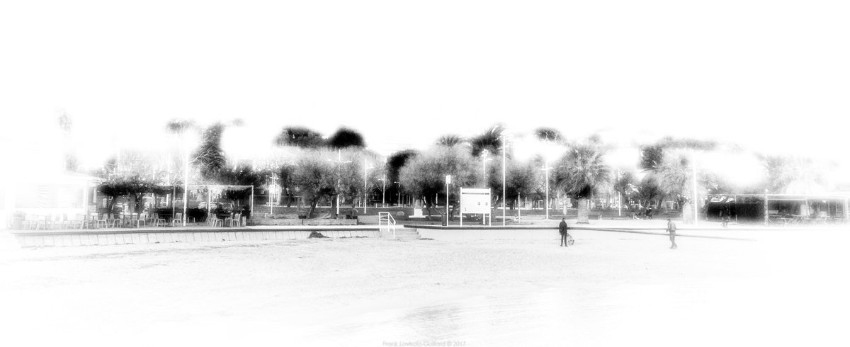 accumulation,périgrination,Photographies - Photographies - Frank César LOVISOLO - L’accumulation est une technique artistique popularisée par Arman, artiste français qui l’a beaucoup travaillée et théorisée. Tel qu’Arman la définit et la produit, l’accumulation est un rassemblement d’objets identiques dans une très grande quantité, généralement fondue dans du plexiglas.