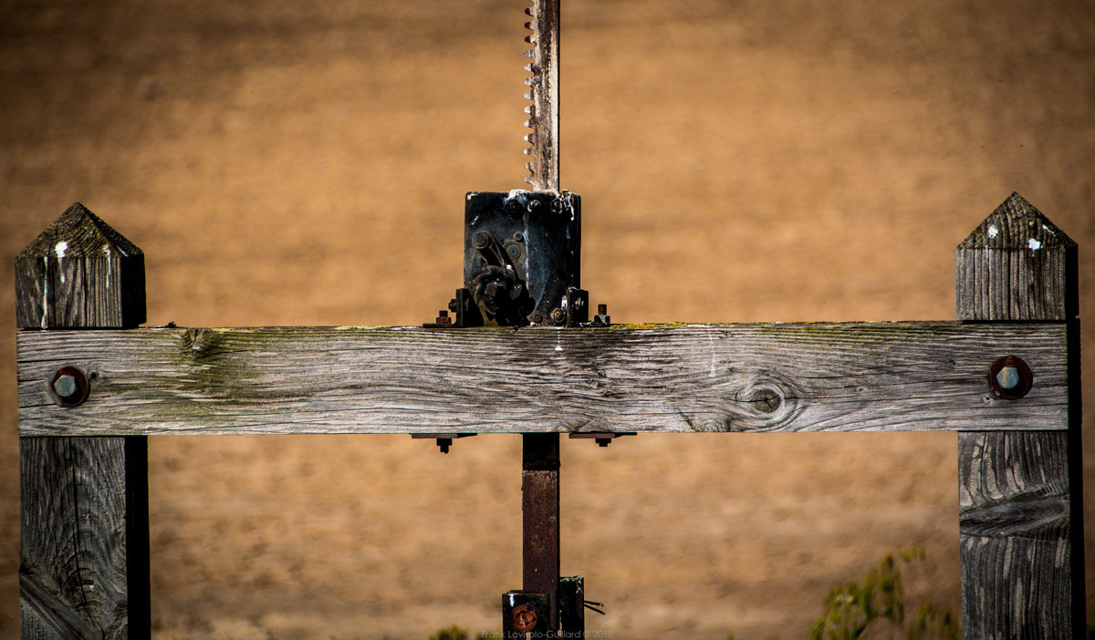 accumulation,périgrination,Photographies - Photographies - Frank César LOVISOLO - L’accumulation est une technique artistique popularisée par Arman, artiste français qui l’a beaucoup travaillée et théorisée. Tel qu’Arman la définit et la produit, l’accumulation est un rassemblement d’objets identiques dans une très grande quantité, généralement fondue dans du plexiglas.