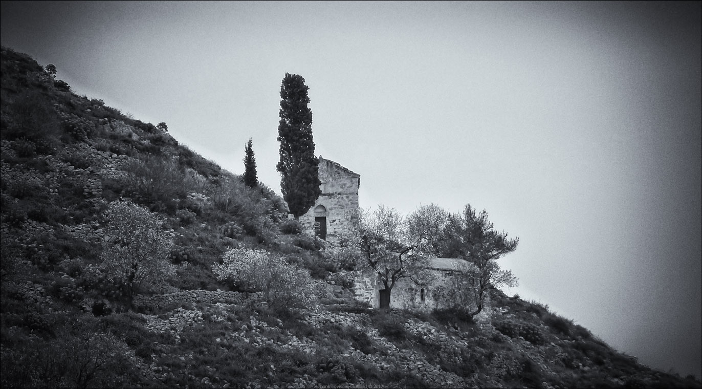accumulation,périgrination,Photographies - Photographies - Frank César LOVISOLO - L’accumulation est une technique artistique popularisée par Arman, artiste français qui l’a beaucoup travaillée et théorisée. Tel qu’Arman la définit et la produit, l’accumulation est un rassemblement d’objets identiques dans une très grande quantité, généralement fondue dans du plexiglas.